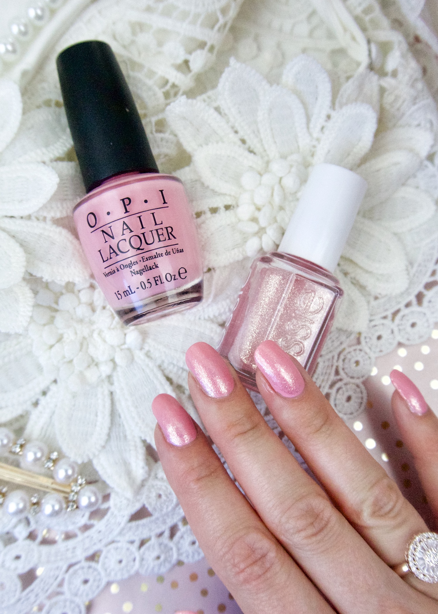 perfecte roze nagellak duo manicure OPI en Essie