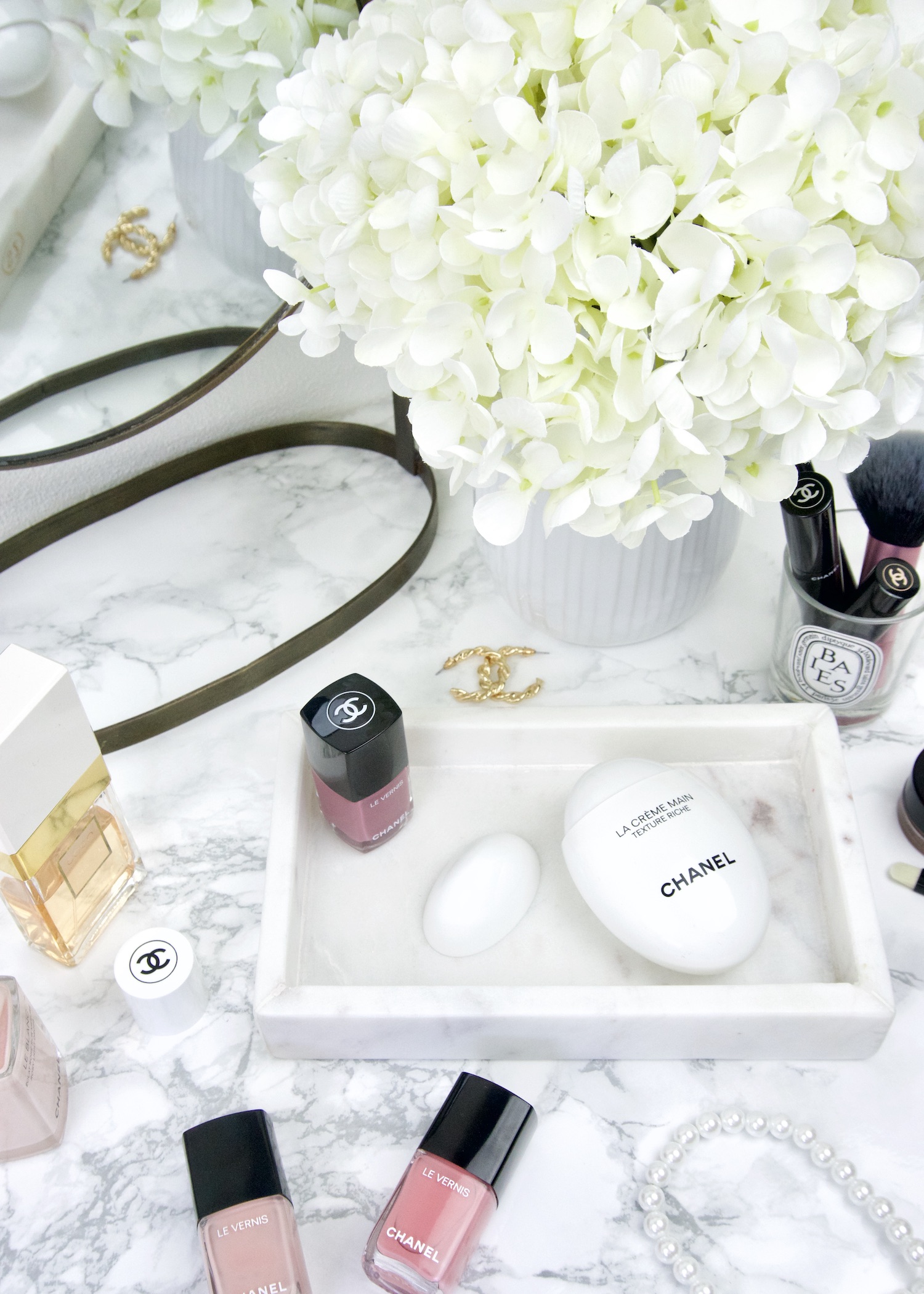 flatlay Chanel La Crème Main Texture Riche