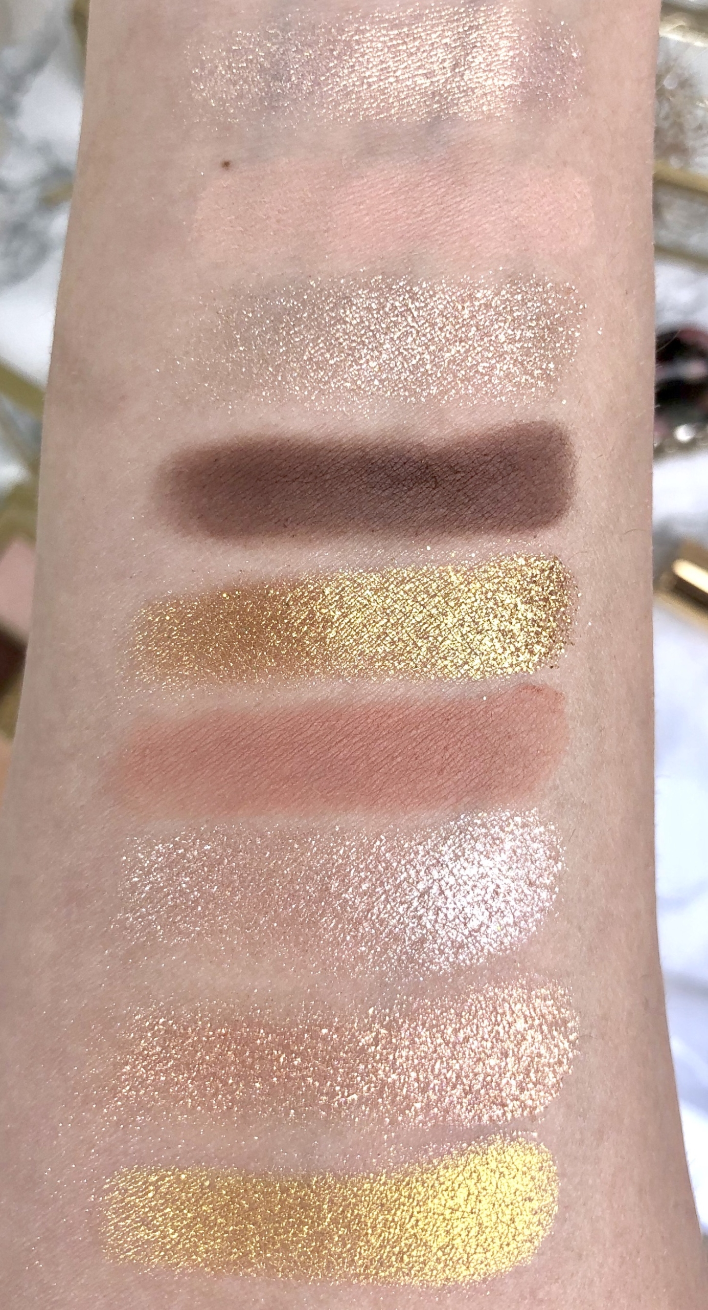 Huda Beauty Gold Obsessions Palette swatches